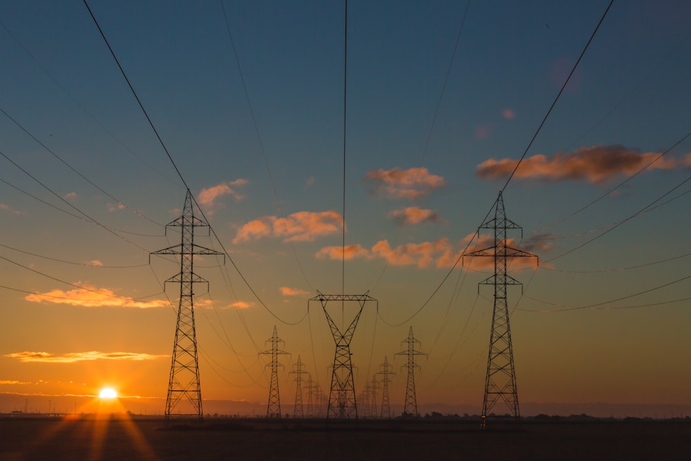 Energetická infrastruktura při západu slunce
